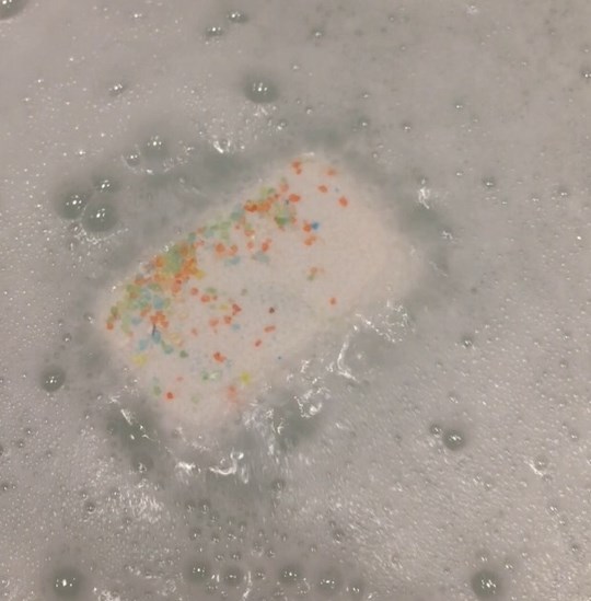 my_bubbles_fantasy_in_tub.jpg